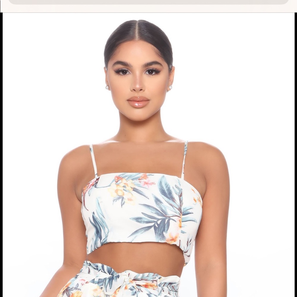 🆕Fashion Nova flying far tropical crop top sz L